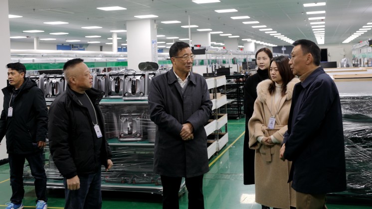 自貿(mào)區(qū)郴州片區(qū)、高新區(qū)黨工委書記王衛(wèi)東一行蒞臨炬神電子調(diào)研